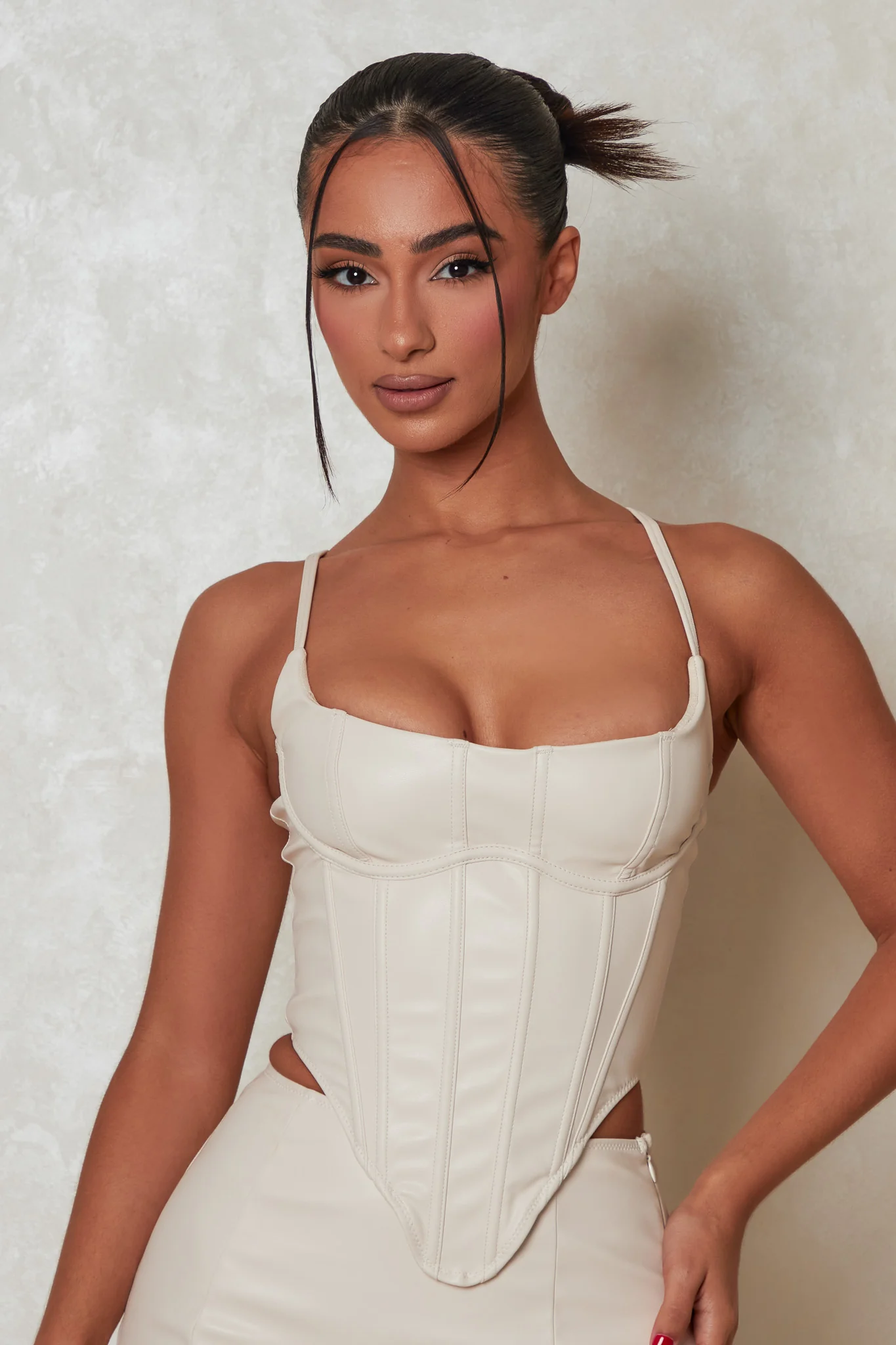 The Boss Leather Set in Cream - Image 5