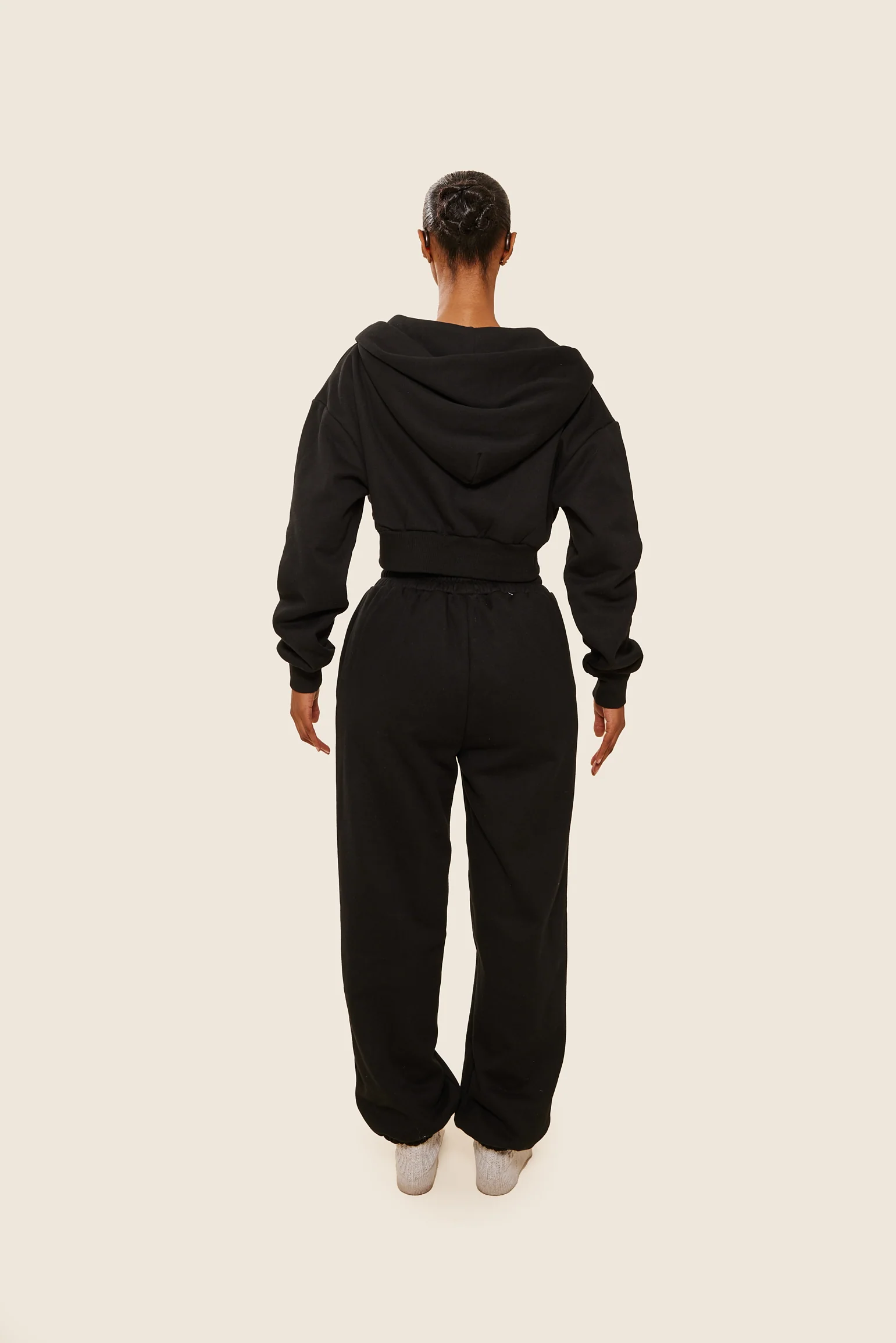 The Classics Cuffed Joggers in Black - Image 7