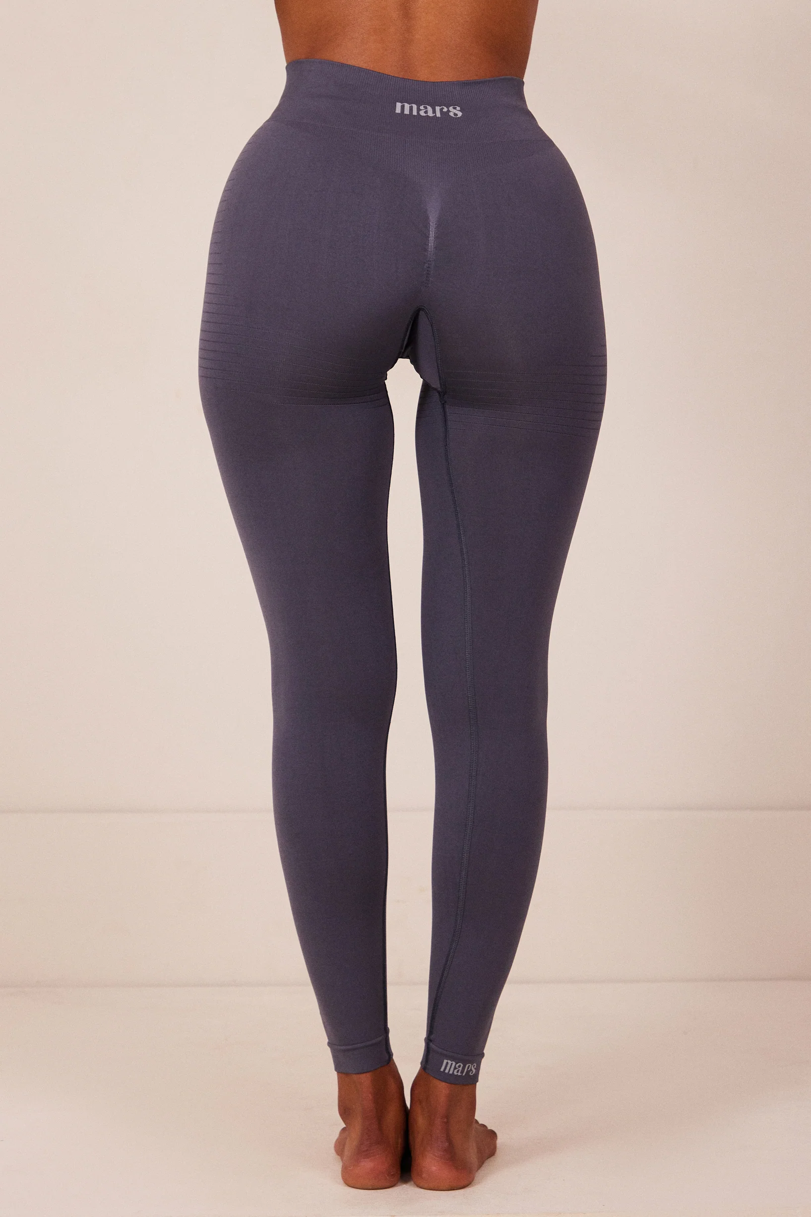 The Mars Seamless Leggings in Navy - Image 5