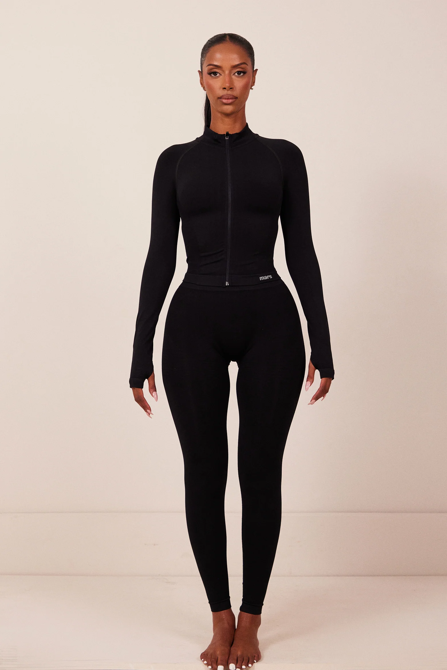 The Mars Seamless Zip Jacket in Black - Image 4