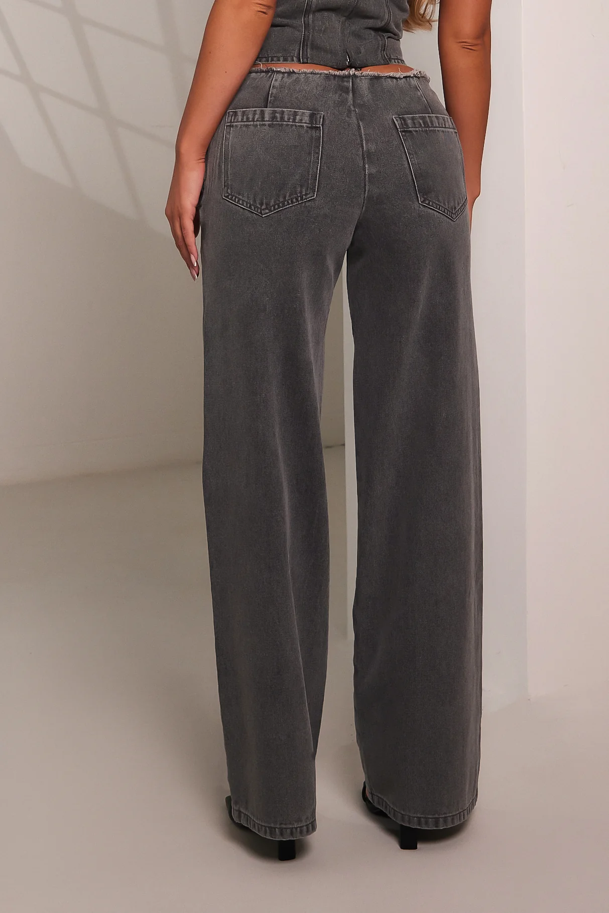 The Brooke Jeans in Grey Wash - Image 13