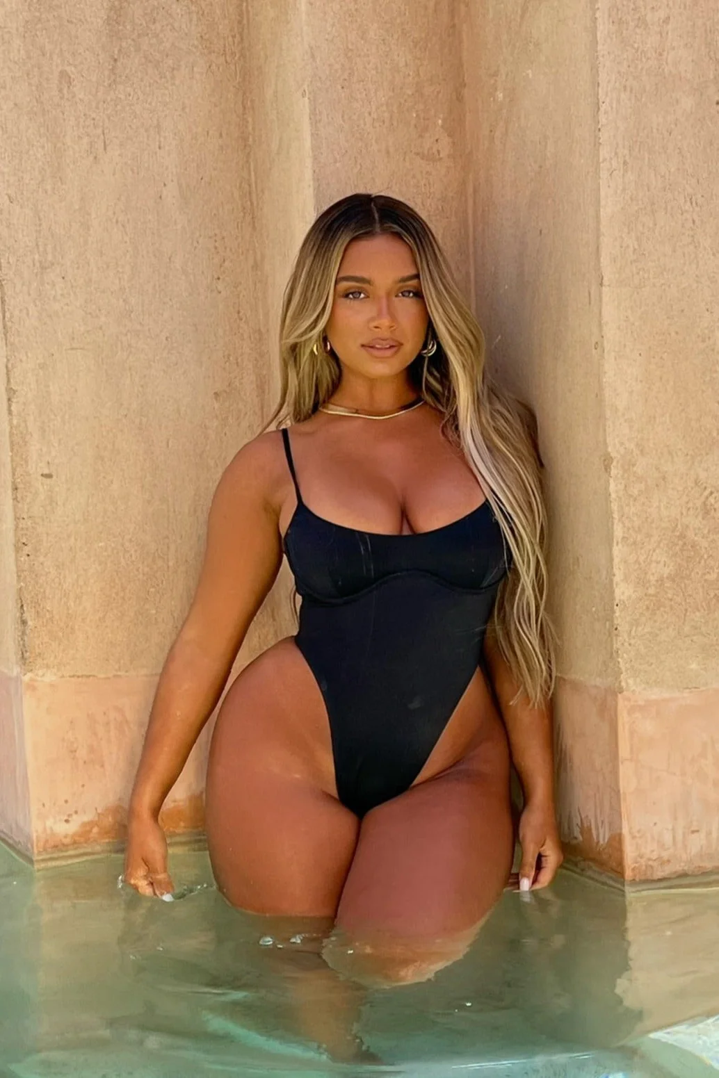 The Scoop Suit in Black - Image 7