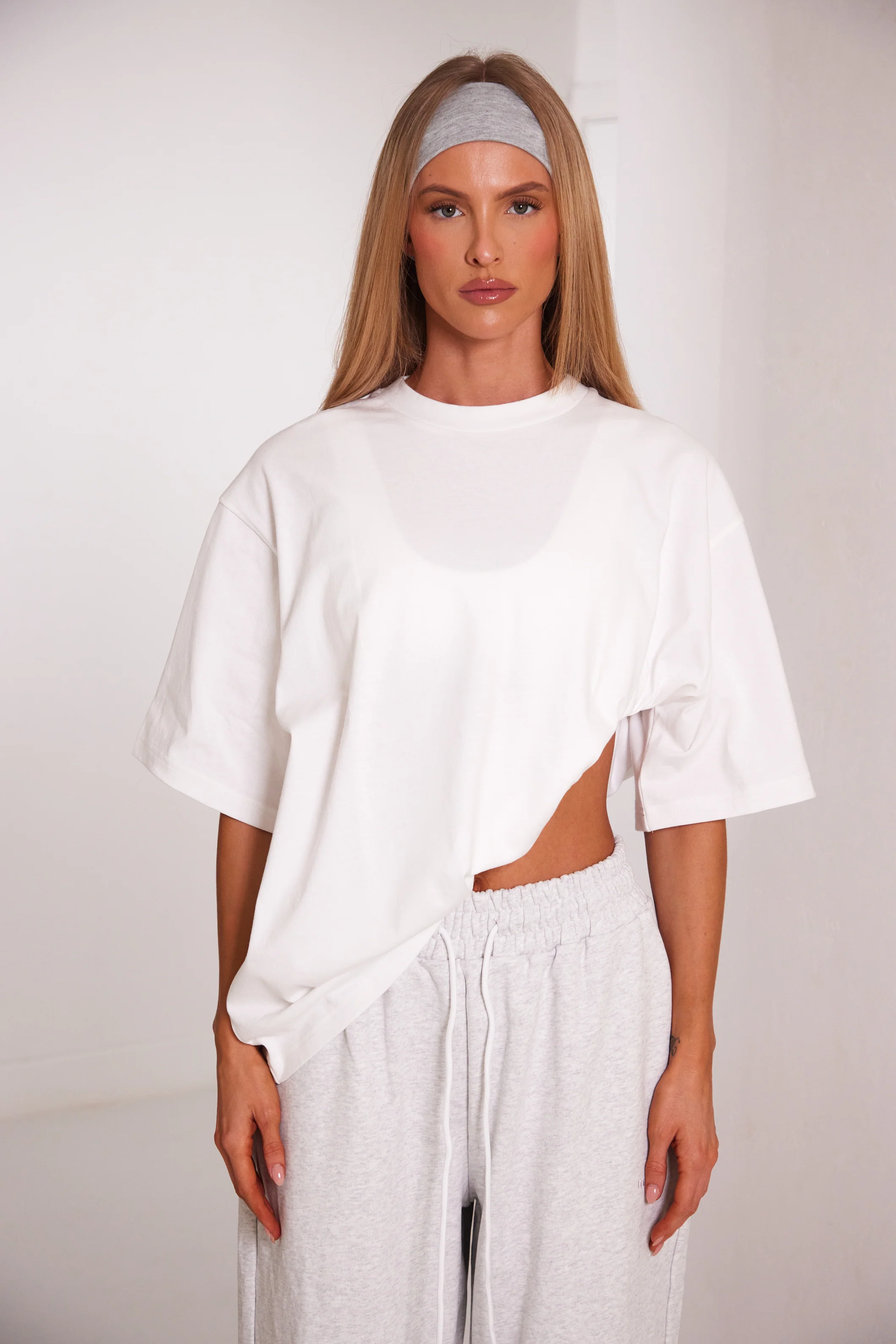 The Short Sleeve Oversized Tee in White - Image 5